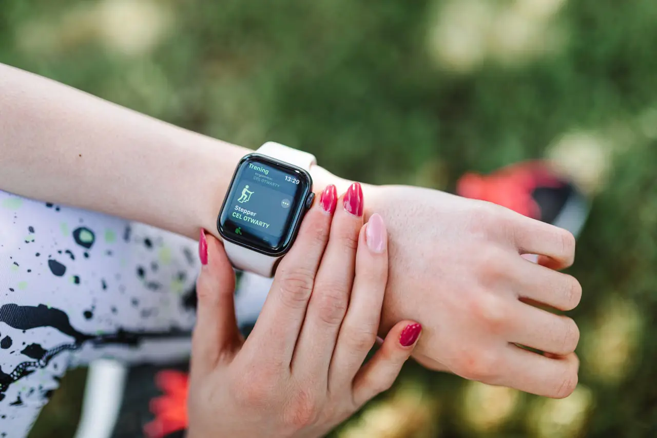 Smartwatch displaying fitness tracking data while a person exercises outdoors.